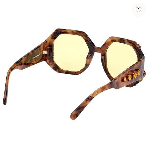 Sunglasses
Oversized, Octagon shape BNWOT  IN ORIGINAL CASE - Picture 6 of 16